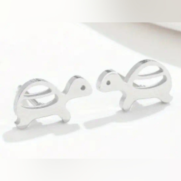 Turtle Silver Tone Stud Earrings - Picture 1 of 1